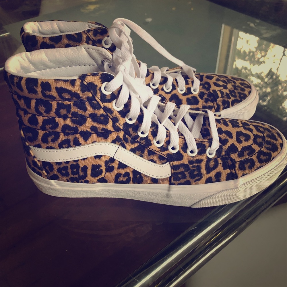 vans custom sk8-hi tb. cheetah / white.
